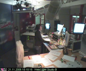 mp_1live_061121_38.jpg