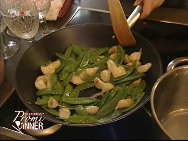 mp_promidinner050827_211.jpg